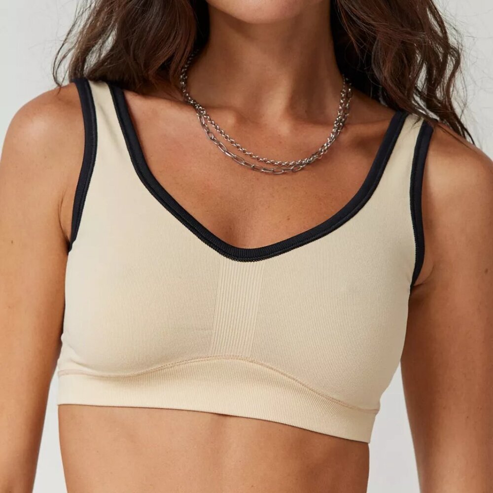 NWT UO Out From Under Bella Contour Seamless Neutral Bralette - Picture 2 of 4